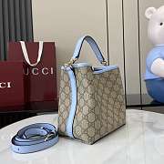 Bagsaaa Gucci GG Emblem Mini Bucket Bag 815118 beige & blue - 19x18x11 cm - 2