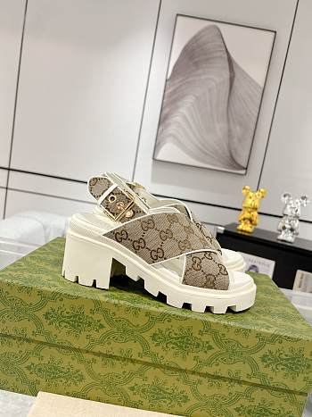 Bagsaaa Gucci Crossover-Strap GG-Supreme Canvas Platform Sandals