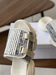 Bagsaaa Dior D-Wander Slide Chambray Blue Jacquard with Ecru Raffia Dior Oblique Motif and White Rubber - 4