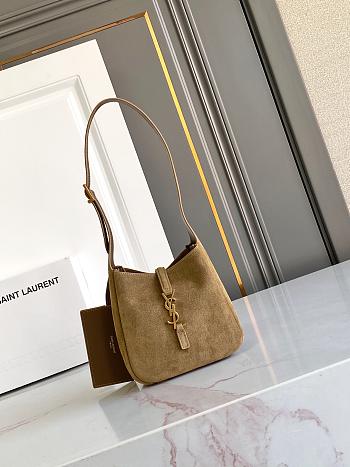 Bagsaaa YSL LE 5 À 7 supple baby in suede 809461 beige - 16cm
