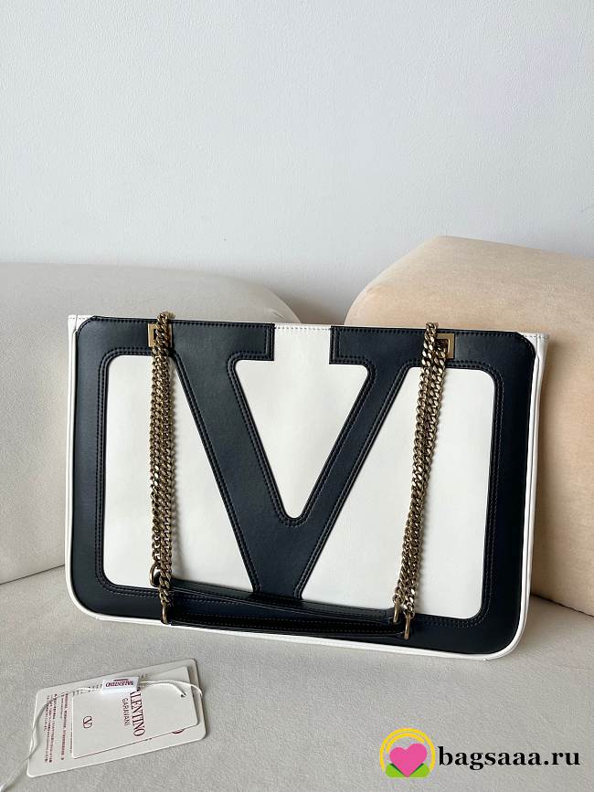 Bagsaaa Valentino Garavani Viva Superstar Medium Nappa Leather Shopping Bag black & white - 37cm - 1