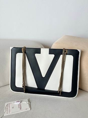 Bagsaaa Valentino Garavani Viva Superstar Medium Nappa Leather Shopping Bag black & white - 37cm