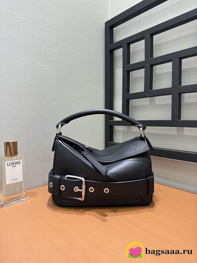 Bagsaaa Loewe Small Puzzle Biker bag in shiny calfskin black - 24cm - 1