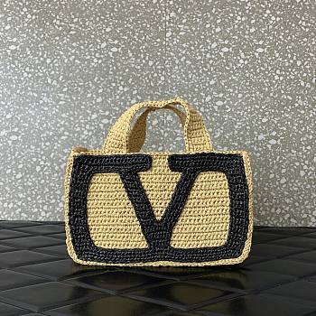 Bagsaaa Valentino Garavani Viva Superstar Small Shopping Bag In Raffia - 26cm