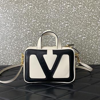 Bagsaaa Valentino Garavani Viva Superstar nappa leather handbag white - 23cm