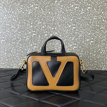 Bagsaaa Valentino Garavani Viva Superstar nappa leather handbag black - 23cm