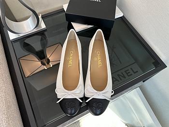 Bagsaaa Chanel Ballet flats White & Back Lambskin