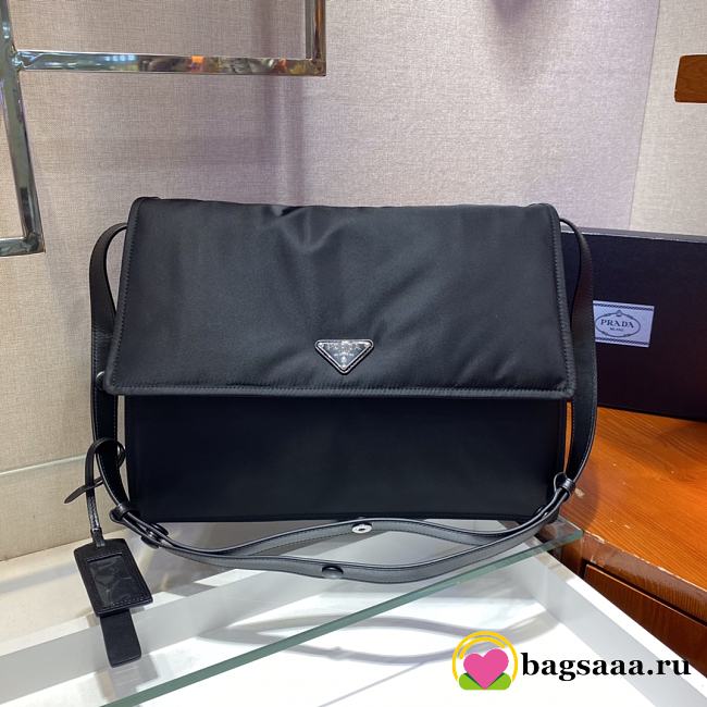 Bagsaaa Prada Prada Traveller Re-Nylon large padded shoulder bag 1BD256 black - 36cm - 1