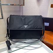 Bagsaaa Prada Prada Traveller Re-Nylon large padded shoulder bag 1BD256 black - 36cm - 1