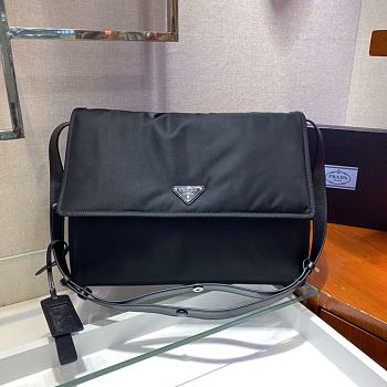 Bagsaaa Prada Prada Traveller Re-Nylon large padded shoulder bag 1BD256 black - 36cm