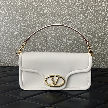 Bagsaaa Valentino Garavani VLogo Signature leather shoulder bag white - 26cm
