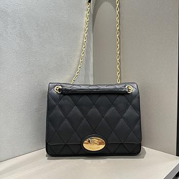 Bagsaaa Burberry Medium Strand Bag​ black - 27cm