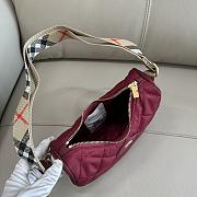 Bagsaaa Burberry Horseshoe Crossbody Bag Cherry red - 23.5cm - 2
