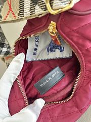 Bagsaaa Burberry Horseshoe Crossbody Bag Cherry red - 23.5cm - 4