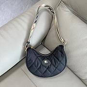 Bagsaaa Burberry Horseshoe Crossbody Bag black - 23.5cm - 1