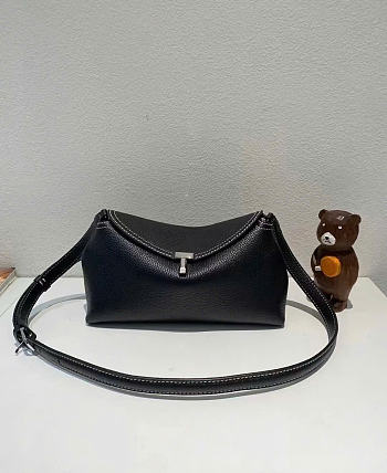 Bagsaaa Toteme T-Lock grained-leather clutch black - 26cm
