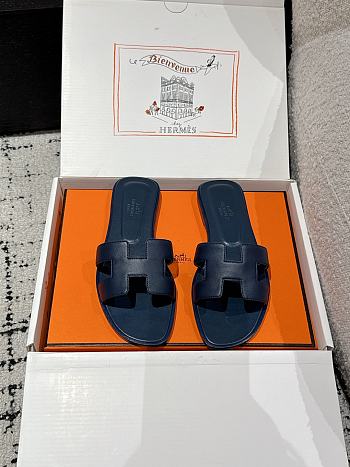 Bagsaaa Hermes Oran Slippers Navy Blue