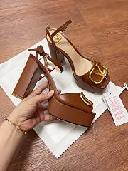 Bagsaaa Valentino Garavani VLogo leather platform sandals brown - 11.5cm - 2