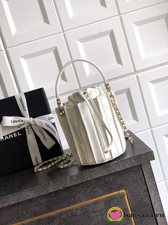 Bagsaaa Chanel Mini Bucket Bag AS5486 White Lambskin - 15.2 x 14 x 14cm - 1