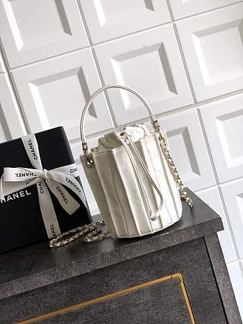 Bagsaaa Chanel Mini Bucket Bag AS5486 White Lambskin - 15.2 x 14 x 14cm