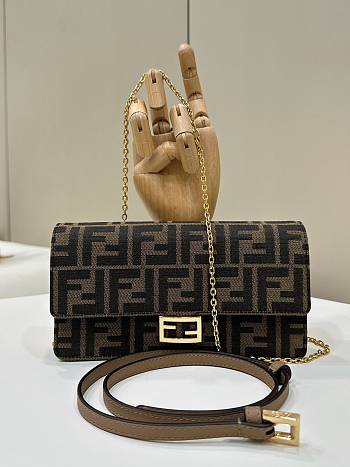 Bagsaaa Fendi Wallet On Chain Baguette Brown FF fabric wallet - 21cm