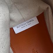 Bagsaaa Bottega Veneta Loop Top Handle 829212 raffia - 21cm - 2