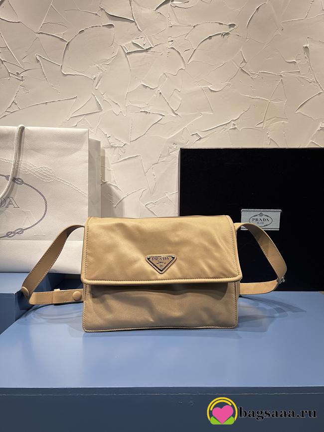 Bagsaaa Prada Traveller small padded Re-Nylon shoulder bag 1BD313 beige - 23cm - 1
