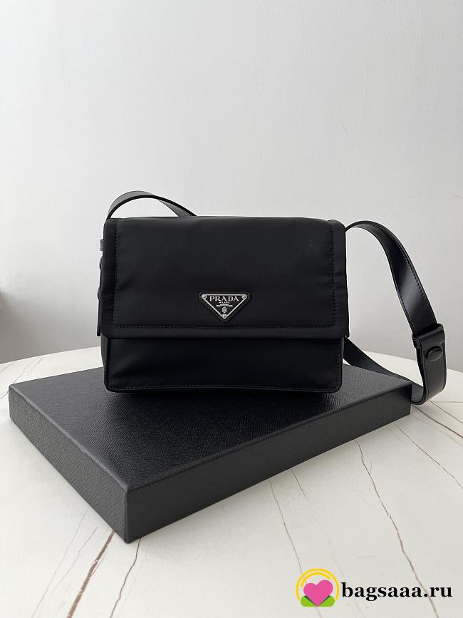 Bagsaaa Prada Traveller small padded Re-Nylon shoulder bag 1BD313 black - 23cm - 1