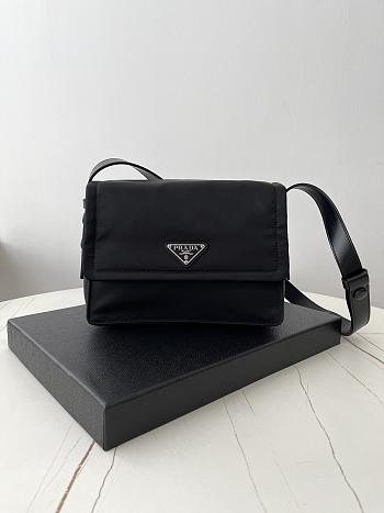 Bagsaaa Prada Traveller small padded Re-Nylon shoulder bag 1BD313 black - 23cm