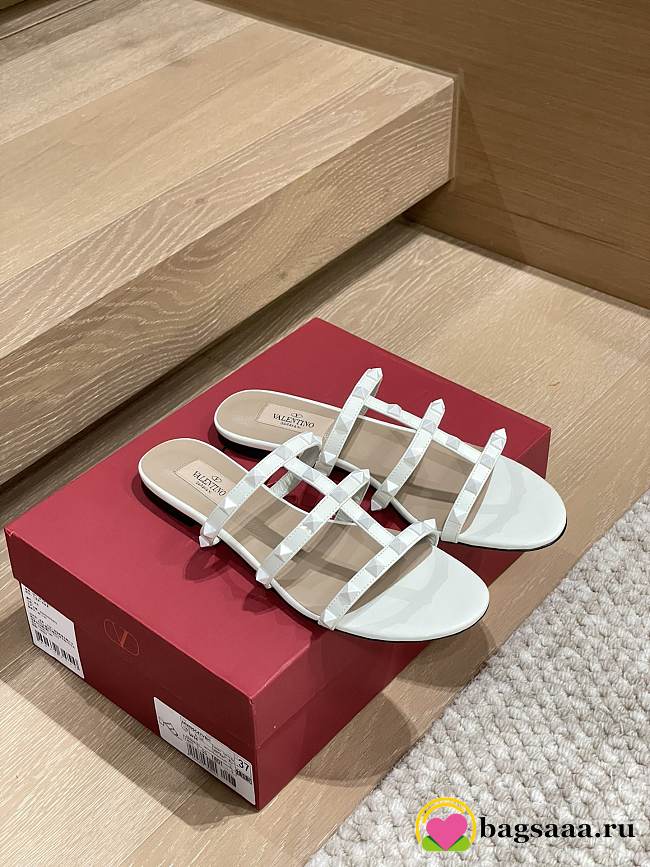 Bagsaaa Valentino Rockstud White Sandals - 1