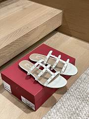 Bagsaaa Valentino Rockstud White Sandals - 1
