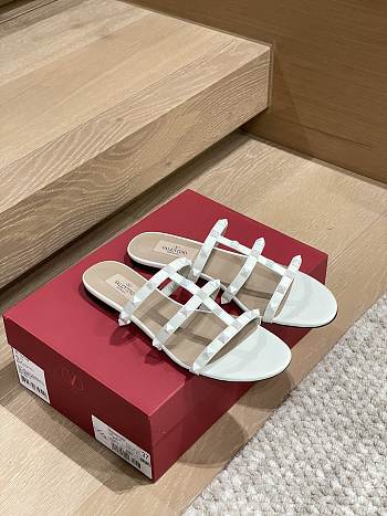 Bagsaaa Valentino Rockstud White Sandals