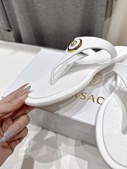Bagsaaa Versace Alia Rubber Flat Sandals white - 4