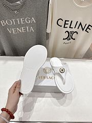 Bagsaaa Versace Alia Rubber Flat Sandals white - 3