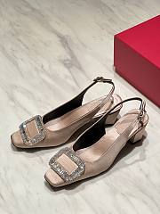 Bagsaaa Roger Vivier Belle Vivier Slingback Pumps in satin beige - 1