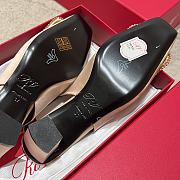 Bagsaaa Roger Vivier Belle Vivier Slingback Pumps in satin beige - 4