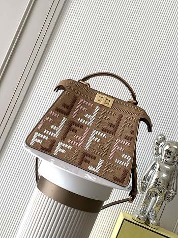 Bagsaaa Fendi Peekaboo ISeeU Small brown leather bag with FF interlacing - 27cm