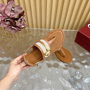 Bagsaaa Gucci Women's thong sandal with Horsebit 834431 brown - 3