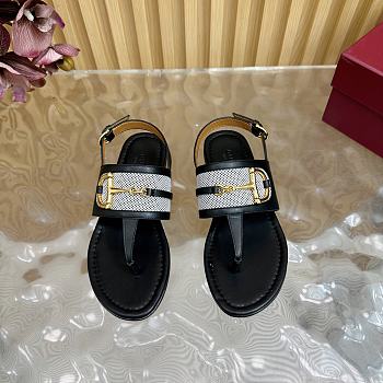 Bagsaaa Gucci Women's thong sandal with Horsebit 834431 black
