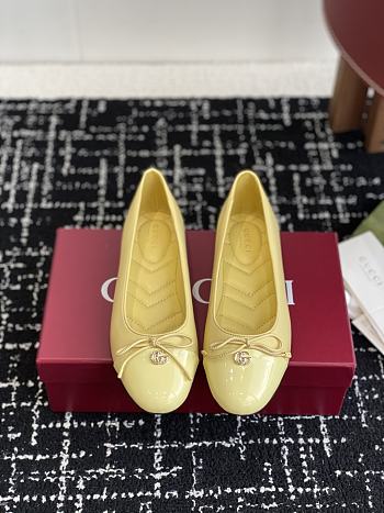 Bagsaaa Gucci Women's ballet flat with Double G 835805 Yellow