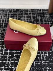 Bagsaaa Gucci Women's ballet flat with Double G 835805 Yellow - 2