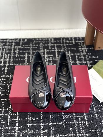 Bagsaaa Gucci Women's ballet flat with Double G 835805 Black