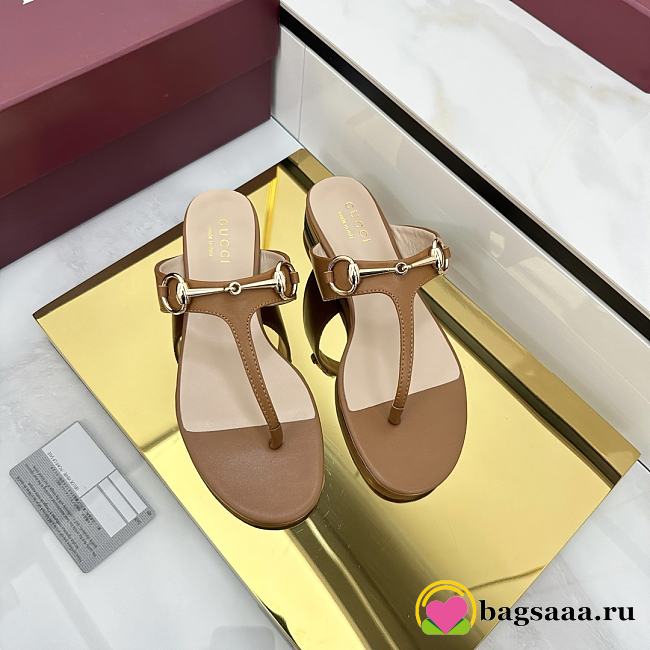 Bagsaaa Gucci Women's thong sandal with Horsebit 816590 brown - 1