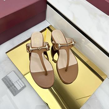 Bagsaaa Gucci Women's thong sandal with Horsebit 816590 brown