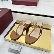 Bagsaaa Gucci Women's thong sandal with Horsebit 816590 brown - 3