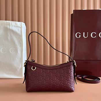 Bagsaaa Gucci GG Emblem small shoulder bag 847450 red - 22cm