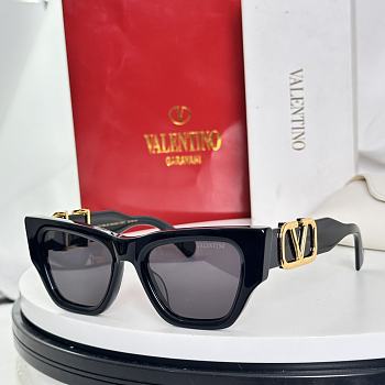 Bagsaaa Valentino Sunglasses 01