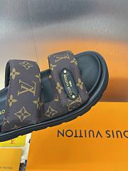 Bagsaaa LV Pool Pillow Flat Comfort Mule Monogram nylon - 3