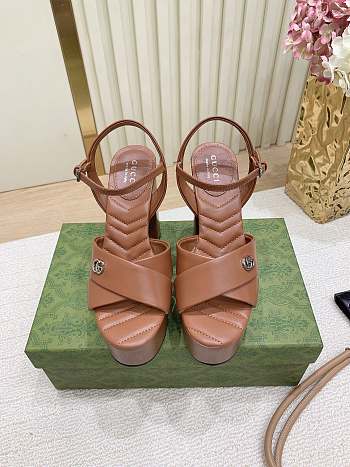 Bagsaaa Gucci Women's platform sandal 835313 Brown