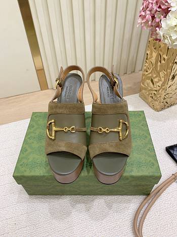 Bagsaaa Gucci Women's platform sandal with Horsebit 834420 green
